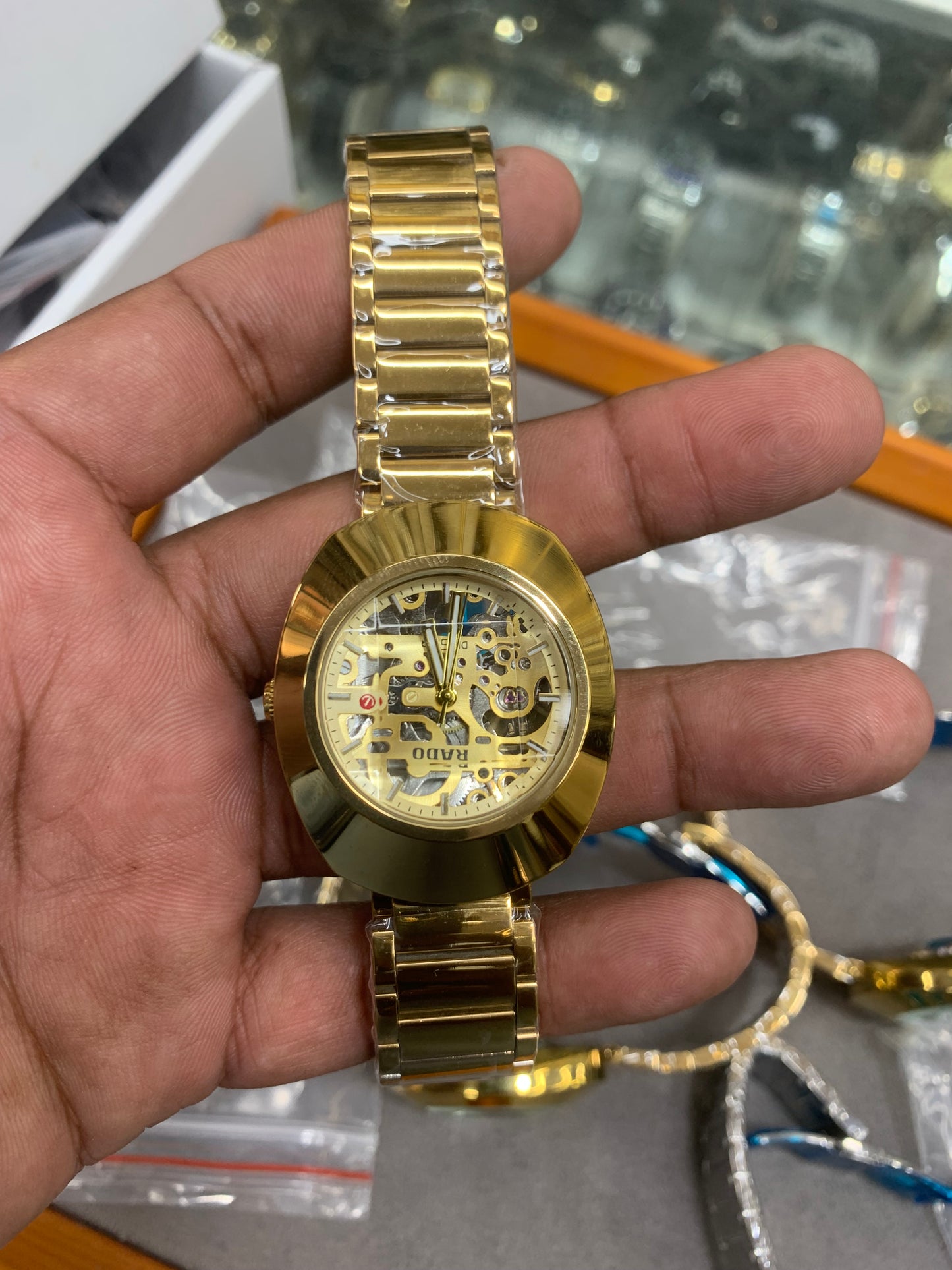 Gold Chain Gold Dial Full Automatic Watch – Elegant Diamond Markers & Stainless Steel Band
