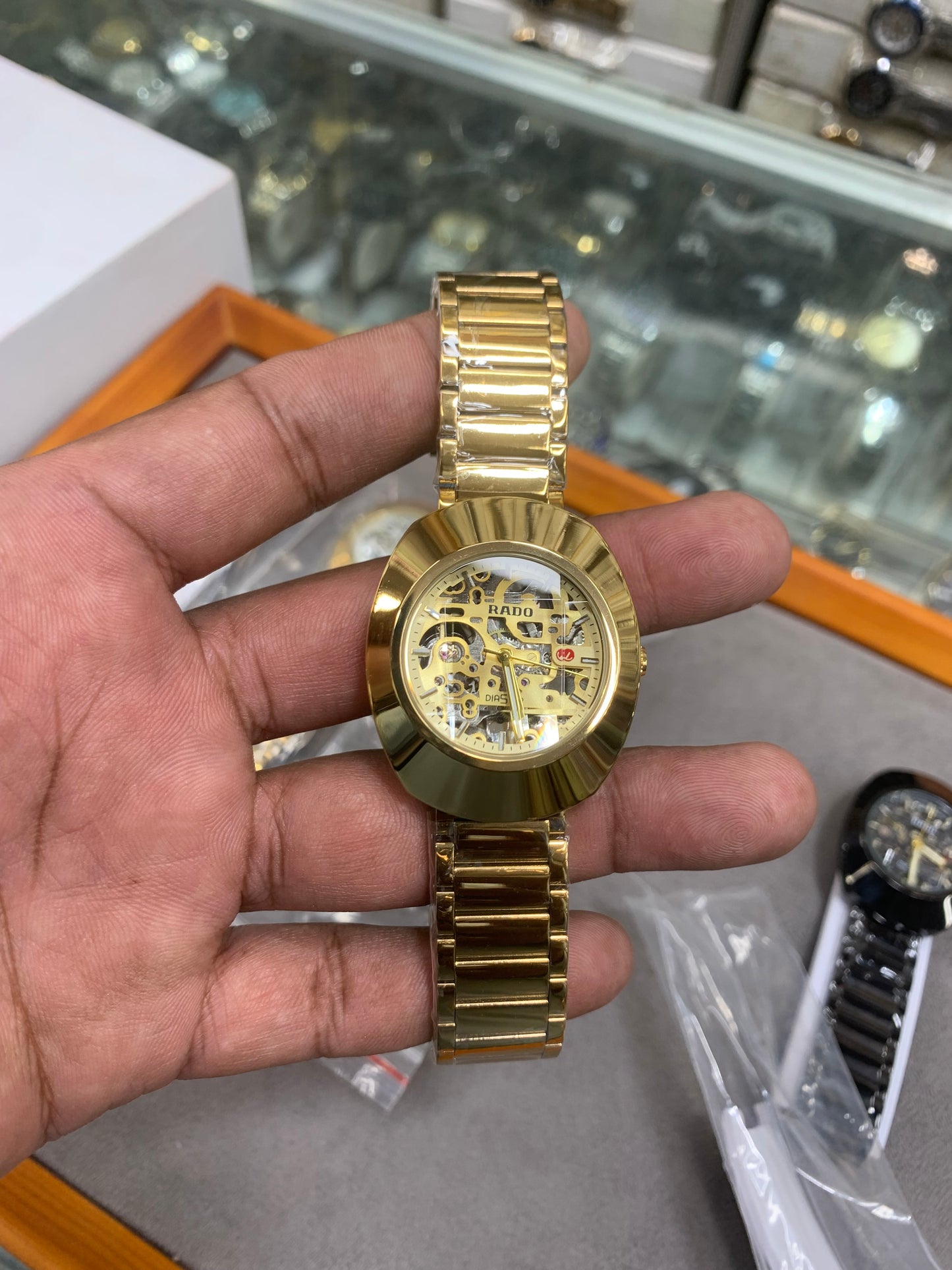 Gold Chain Gold Dial Full Automatic Watch – Elegant Diamond Markers & Stainless Steel Band