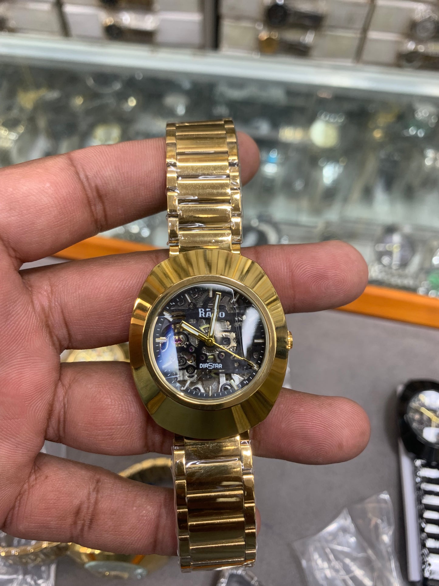 Gold Chain Gold Dial Full Automatic Watch – Elegant Diamond Markers & Stainless Steel Band