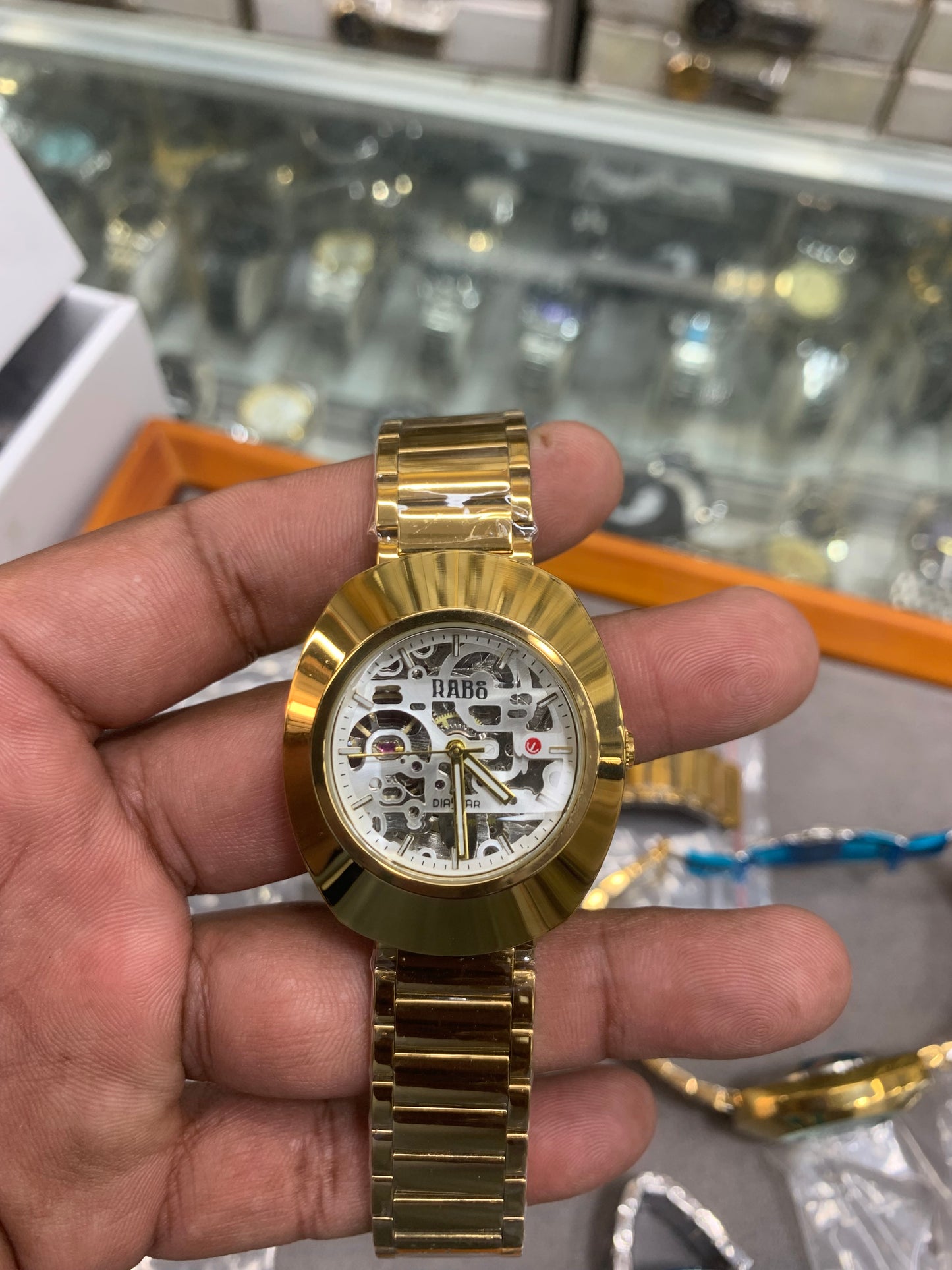 Gold Chain Gold Dial Full Automatic Watch – Elegant Diamond Markers & Stainless Steel Band