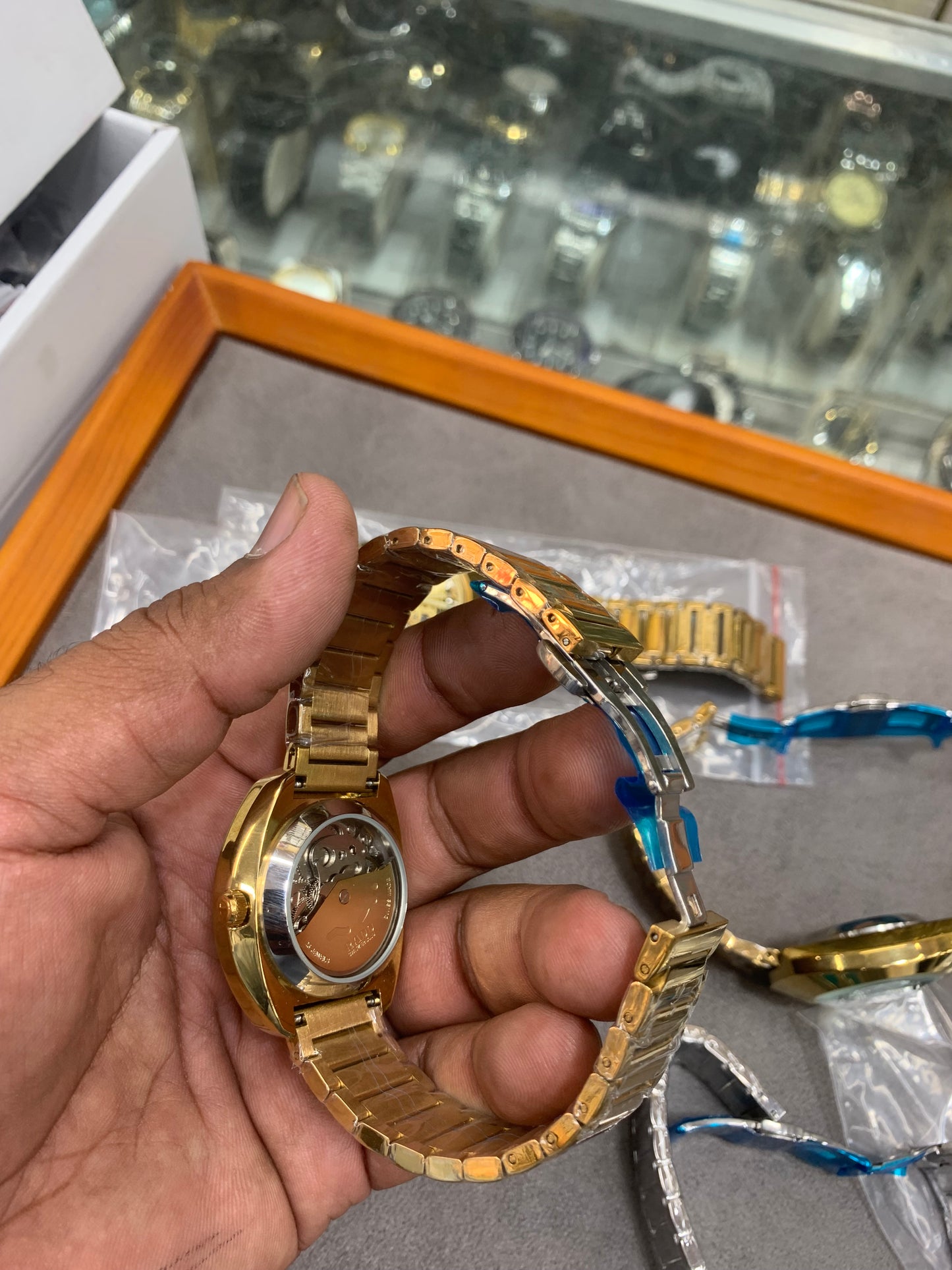 Gold Chain Gold Dial Full Automatic Watch – Elegant Diamond Markers & Stainless Steel Band