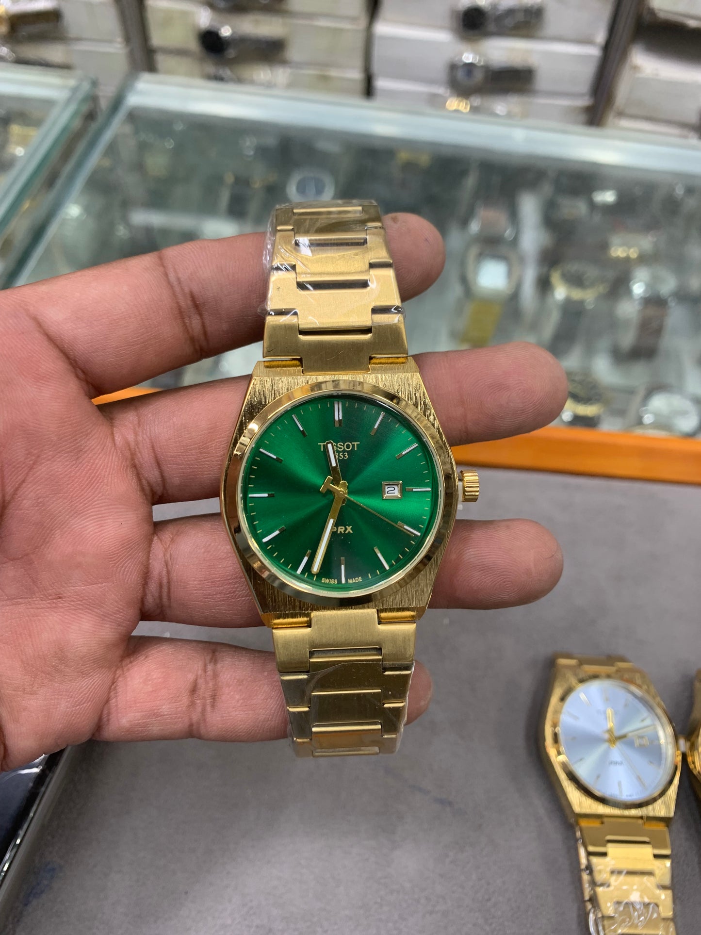 Gold Chain Blue Dial Watch Date Style Watch – Elegant Diamond Markers & Stainless Steel Band
