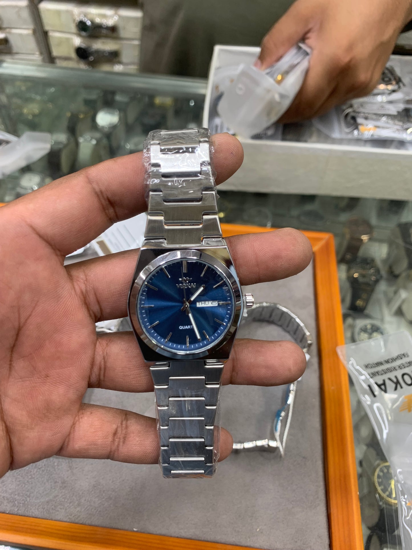 Gold Chain Blue Dial Watch Date Style Watch – Elegant Diamond Markers & Stainless Steel Band