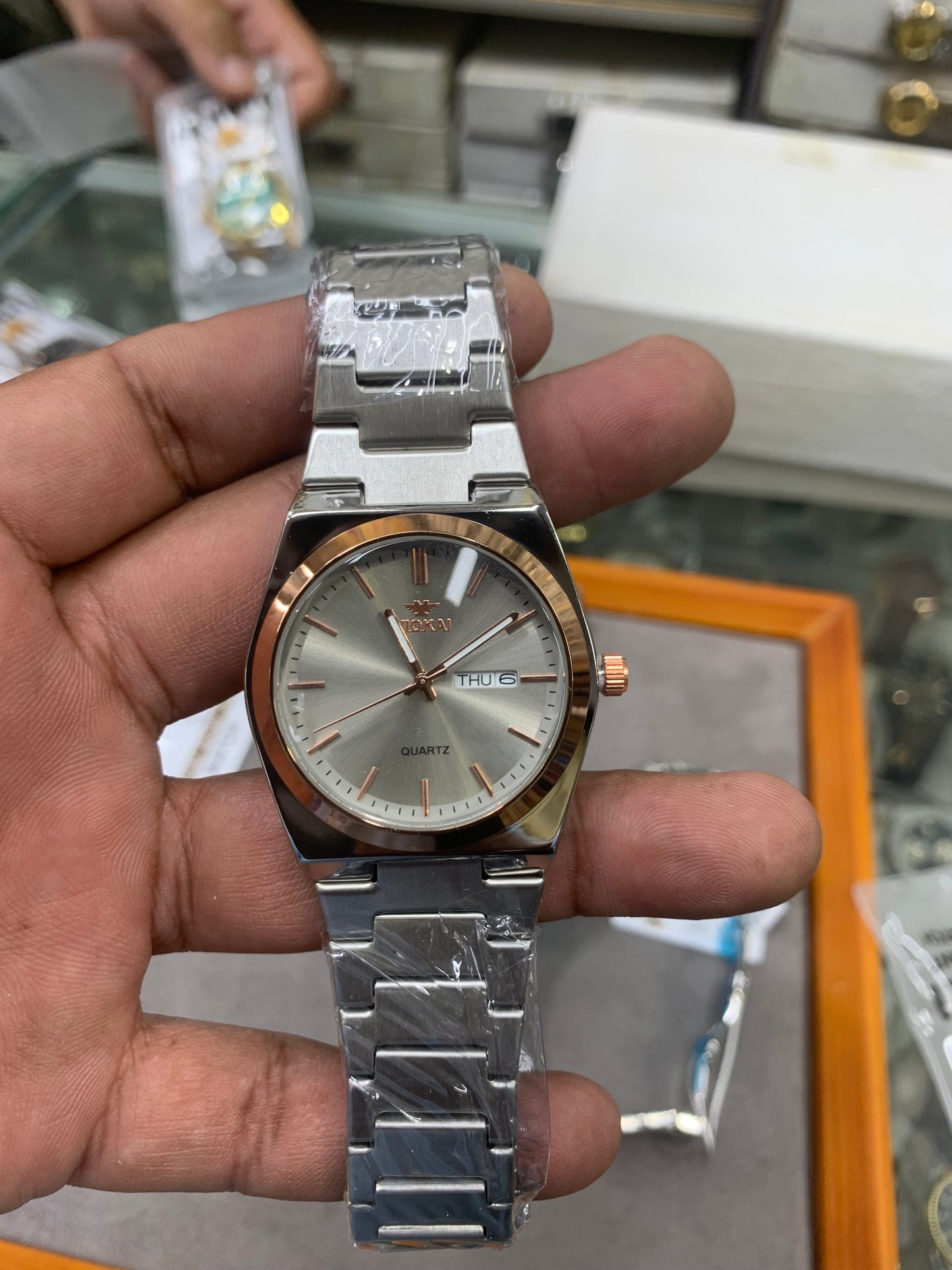 Gold Chain Blue Dial Watch Date Style Watch – Elegant Diamond Markers & Stainless Steel Band