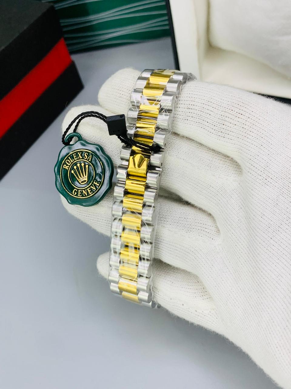 Green & White Dial Watch Date Style Watch – Elegant Diamond Markers & Stainless Steel Band