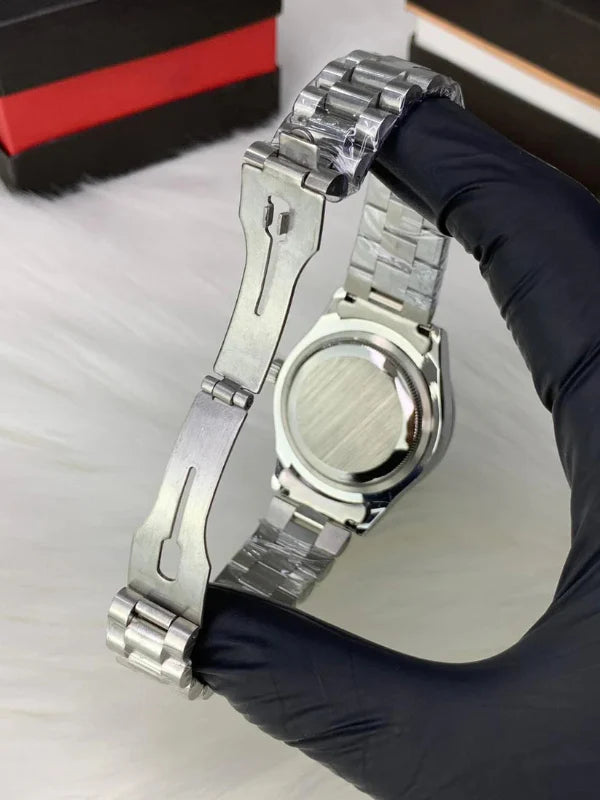 Silver  Chain Black Dial Watch Date Style Watch – Elegant Diamond Markers & Stainless Steel Band